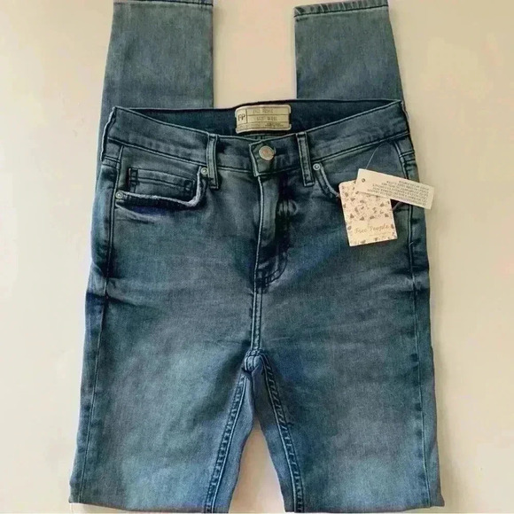 Free People Women's Mid-Rise Skinny Jeans Size 26 Long - Picture 6 of 12